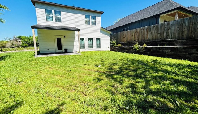 Pleasant 3-Bedroom Home with A/C in Fort Worth – Rosedale Retreat