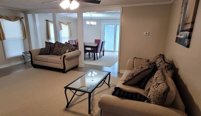 Pleasant 3-bedroom house with WiFi in Ludowici
