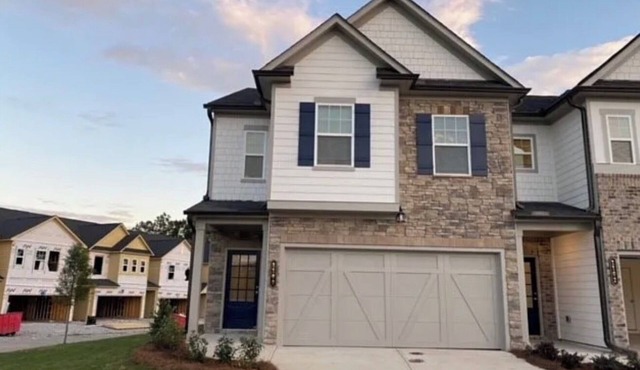 Pleasant 3-bedroom townhome with AC in charming Grayson