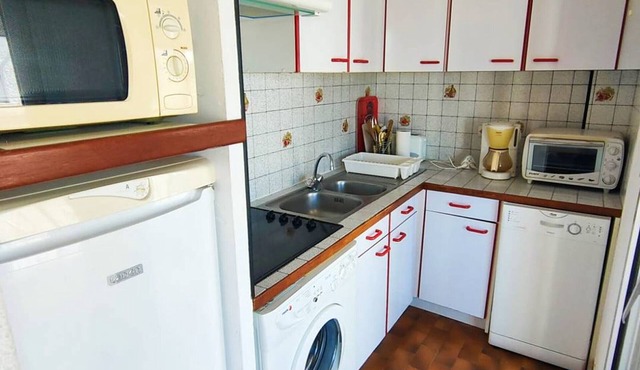 Pleasant 3-Room Apartment with Terrace and Parking in Canet-Port
