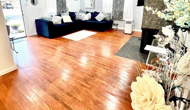 Pleasant 50s style 2/3 bedroom home with modern touch