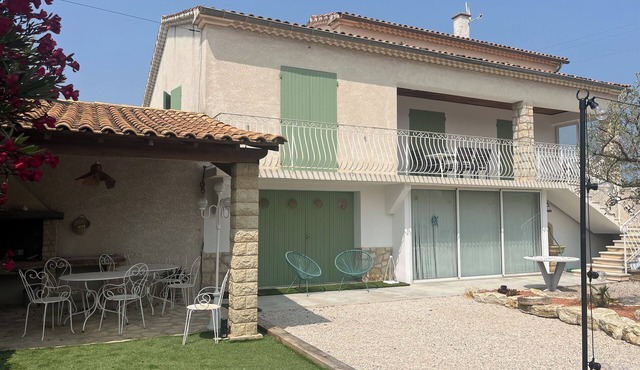 Pleasant air-conditioned house with view of Mont Ventoux and Dentelles de Montmirail