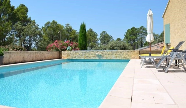 Pleasant air-conditioned villa at the foot of Mont Ventoux, with swimming pool and bicycle garage