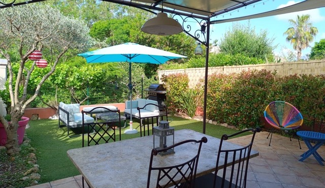 Pleasant air-conditioned house, quiet area near downtown Hyères