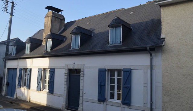 Pleasant and functional house, with courtyard and large garden in the city center