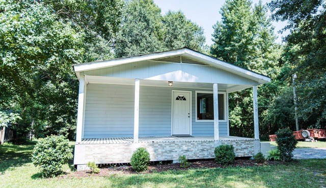 Pleasant, Bright 3 Bedroom Cottage