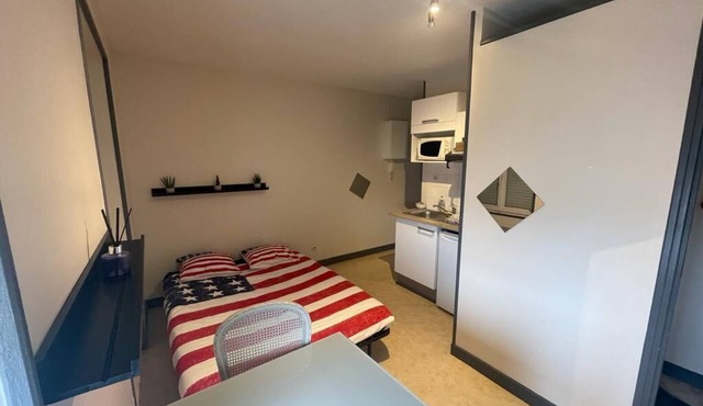 Pleasant, bright Studio 6