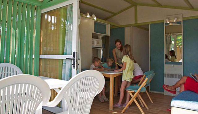 Pleasant chalet with a nice covered terrace, near the beach