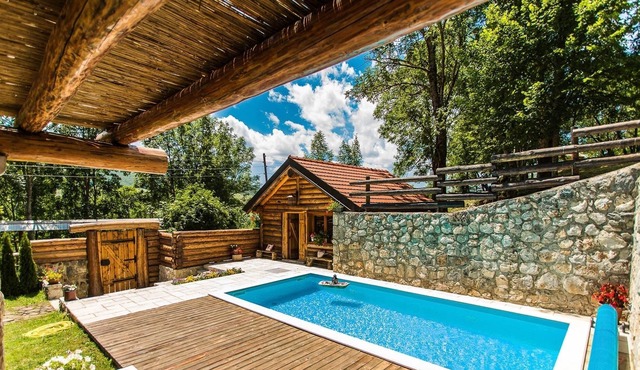 Pleasant Chalet in Bruvno with Private Pool