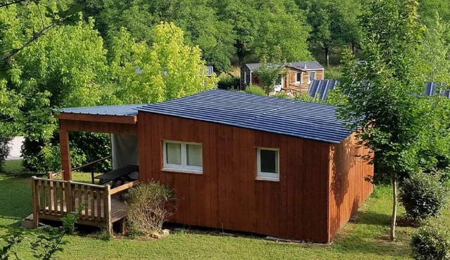 Pleasant chalet in the Dordogne with shared swimming pool