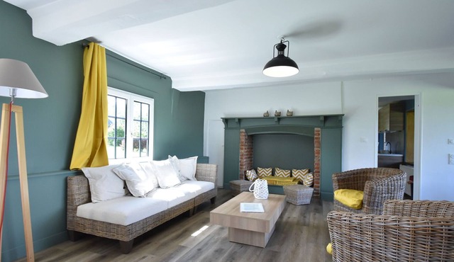 Pleasant Cottage in Asnières with Terrace