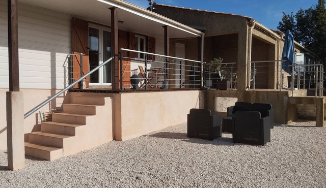 Pleasant cottage in an oak grove in Ginasservis