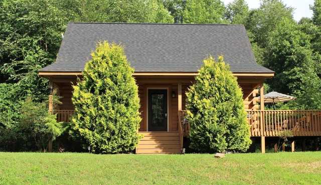 Pleasant Country Cabin - Convenient to TIEC