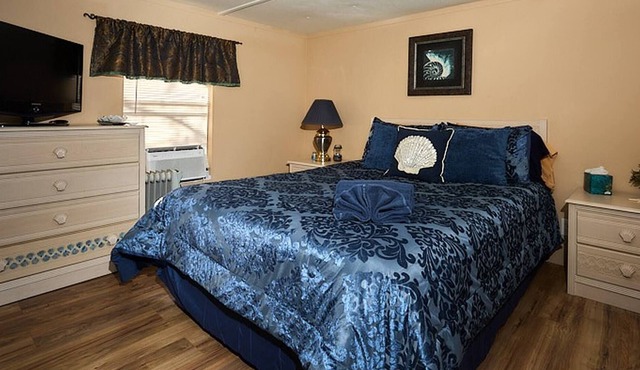 Pleasant Days Lodging Manatee / Scallop Suite.