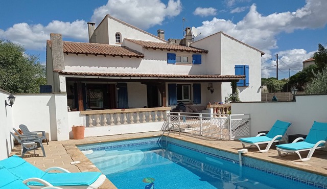 Pleasant family villa in the south for 10.12 p, sun and pool guaranteed