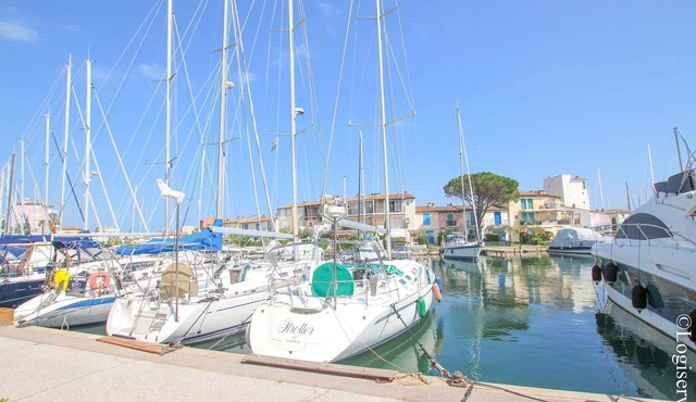 Pleasant flat located in ground garden with loggia