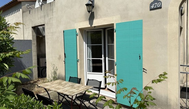 Pleasant Bright Villa With Shared Pool