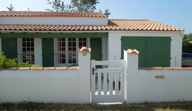 Pleasant house in a quiet location with sea access on foot.