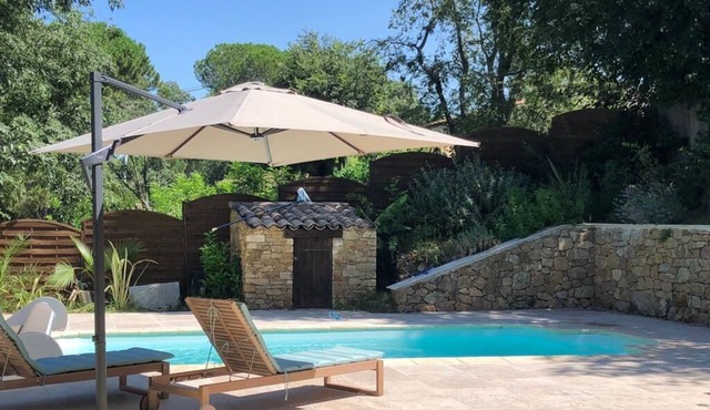 Pleasant, fully air-conditioned farmhouse for 8/9 people