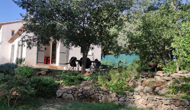 pleasant furnished family accommodation to relax pets welcome