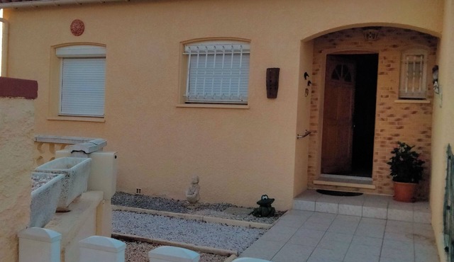 Pleasant furnished house with terrace and fenced garden