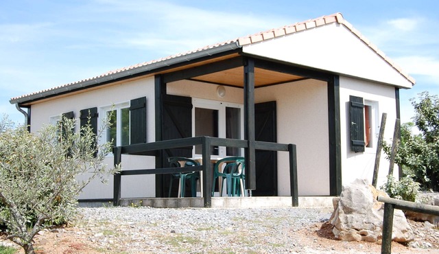 Pleasant gîte with all comforts, in the heart of nature, swimming pools, playground, tennis court