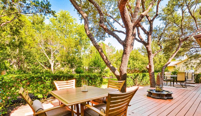 Pleasant home at Lake Austin with lovely backyard - central AC & private W/D