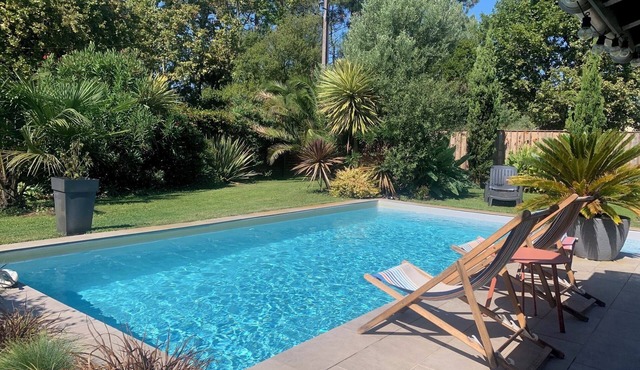 Pleasant house with heated pool 800 meters from the beach