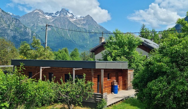 Pleasant house near Alpes d'Huez 2 Alpes