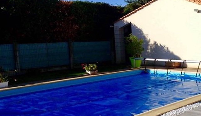 Pleasant house ( 6 pers) with swimming pool and close to the sea