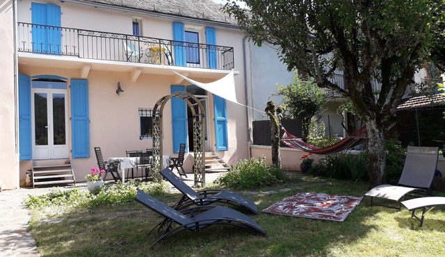 Pleasant house close to shops and playground with municipal swimming pool