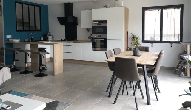 Pleasant house in Gigean with Jacuzzi spa