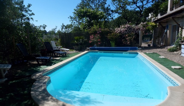Pleasant house in the middle of oaks with swimming pool. At the foot of the Cévennes.