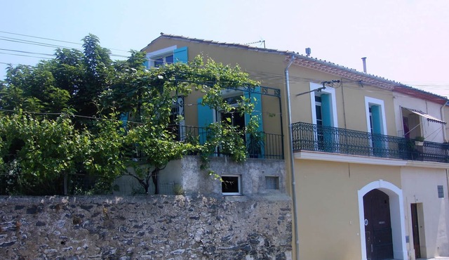 Pleasant House in Winemaker Village, Big Garden, Many Games