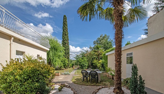 Pleasant house with garden - Near downtown