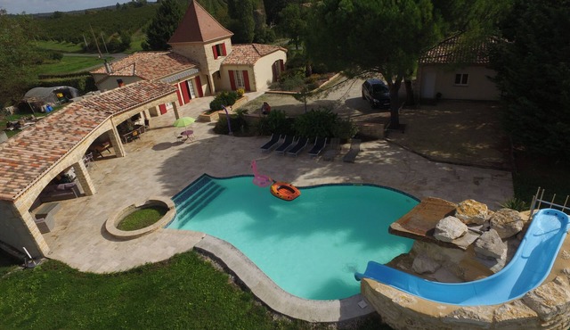 Pleasant house with swimming pool in the countryside. Golf 6km