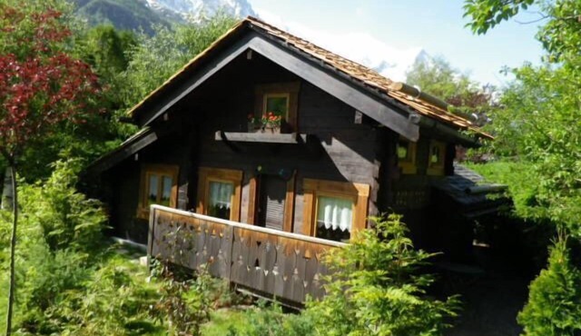 Pleasant little chalet in a residential area of chamonix