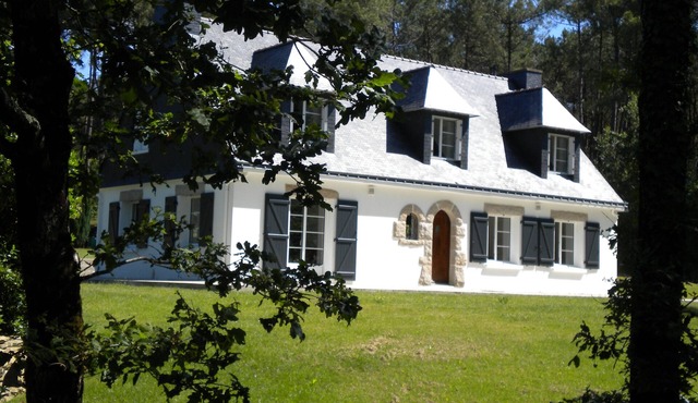 Pleasant listed house, 2km from the center of Theix-Noyalo.
