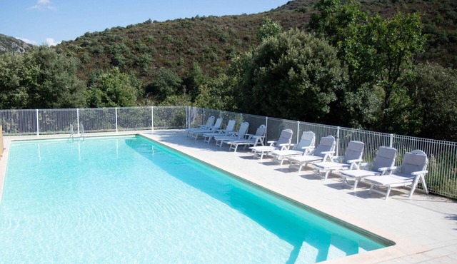 Pleasant little house with shared swimming pool