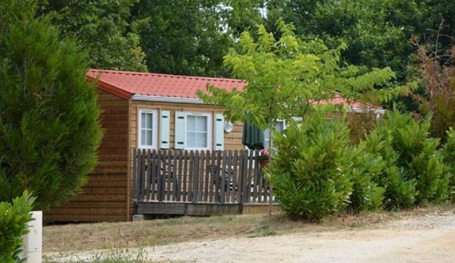 Pleasant mobile home on "Le Glandier" estate