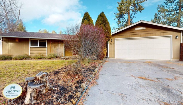 Pleasant PNW retreat with enclosed yard, grill, & W&D - dogs ok, near skiing