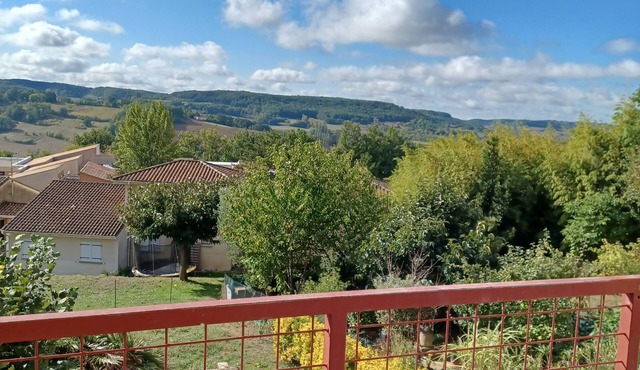 Pleasant quiet townhouse with garden
