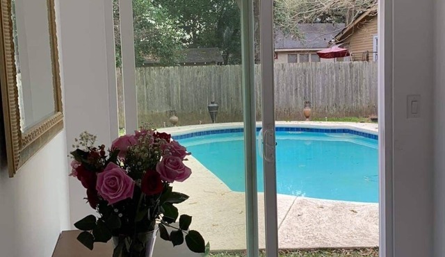 Pleasant, quiet studio by the gardens with in-ground pool access