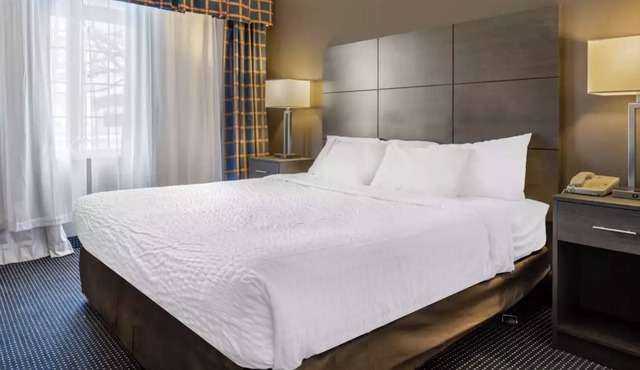 Pleasant room with bath close to the State Capital