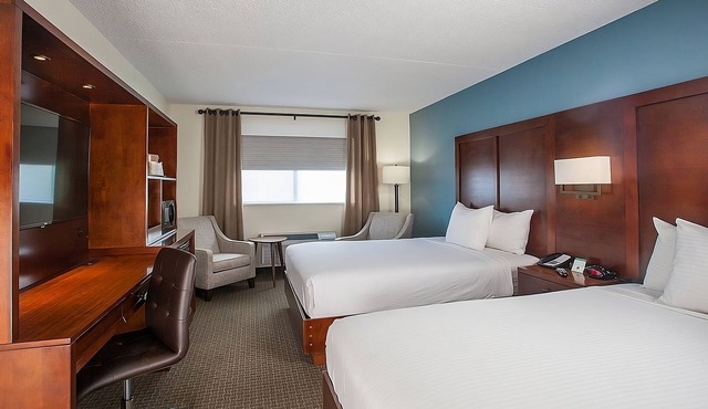 Pleasant Stay, Convenient Location! 4 Relaxing Units, Parking, Hot Tub, Pool