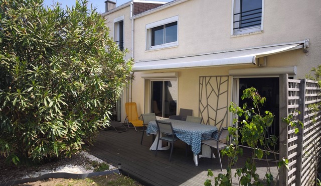 Pleasant, spacious house between land and sea.