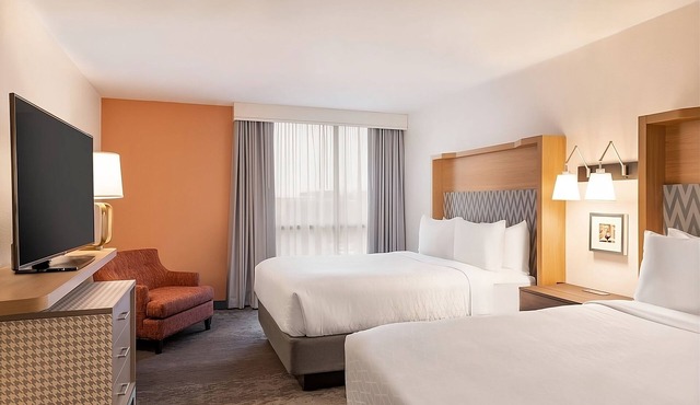 Pleasant Stay! 4 Upscale Units! Indoor Pool, Near Fort Worth Botanic Garden