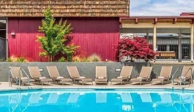 Pleasant Stay! Accessible Unit Close to Atractions! w/Pool, Pet-friendly too!