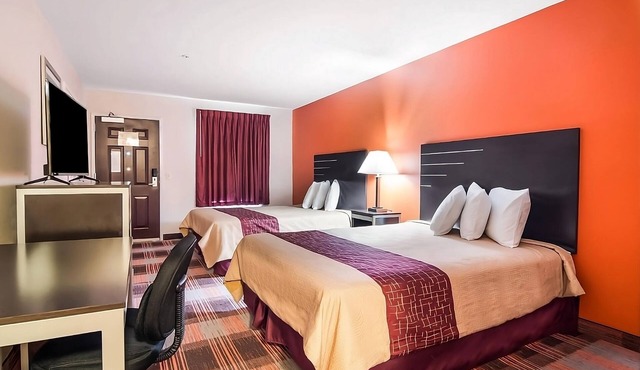 Pleasant Stay at an Affordable Rate! Near Mable House Barnes Amphitheatre