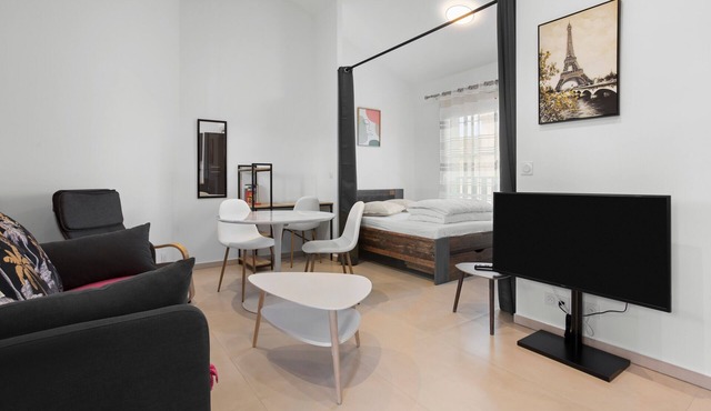 Pleasant Stay at La Casa 177 - 4 | Private Balcony, Wi-Fi, Air Conditioning